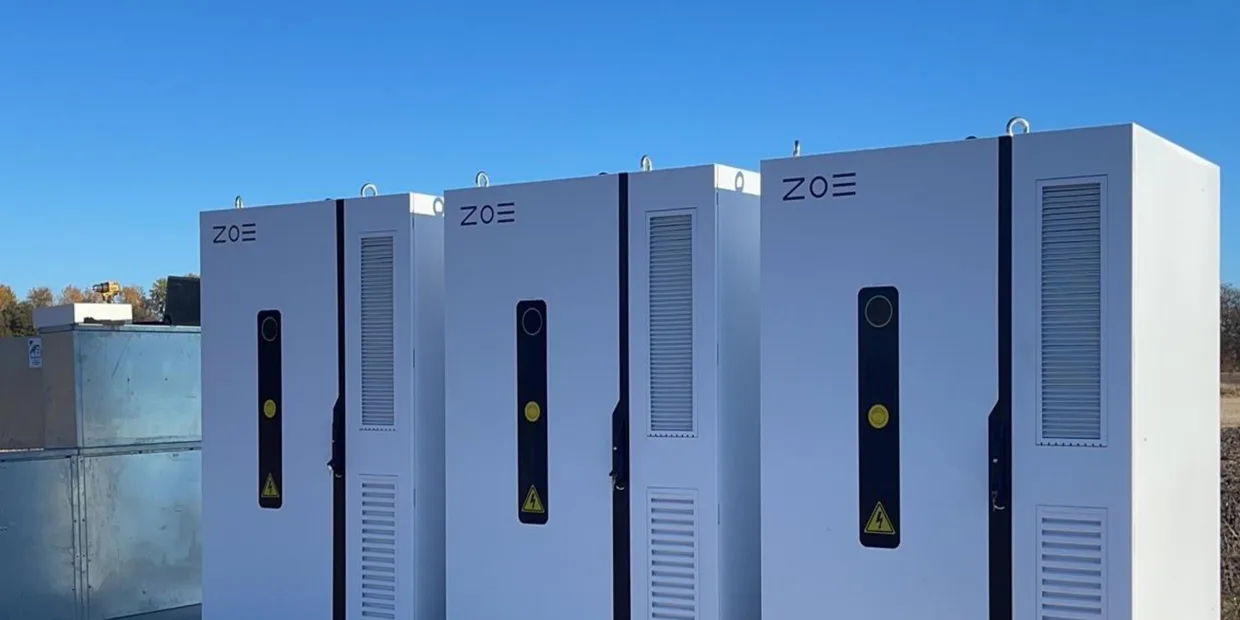 Tre ZOE Z BOX-C batteriskåp i Sverige
